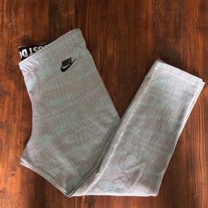 Nike Cropped Leggings